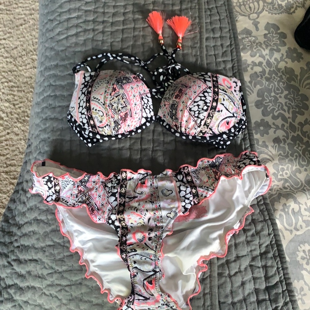 Women’s Victoria’s Secret push-up bikini 32b small
